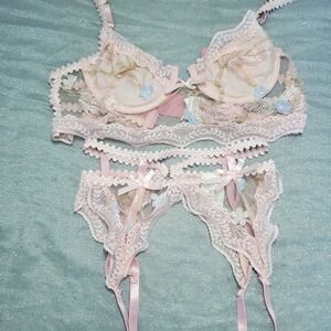 Pink Floral Lace Lingerie Set Bra and Garter Belt XS 3D Flower Embroidery Gold